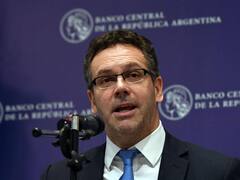 Sandleris dijo que hay un "paraguas cambiario" y que analiza con el FMI cambiar la meta monetaria