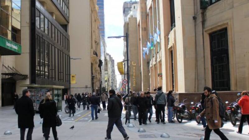 En la City, el dólar se podía comprar a entre $ 23,5 y $ 24,1