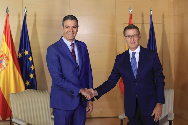 Feijóo ofrece "abrir una nueva etapa" ante la corrupción y asegura que "Sánchez debe de dimitir y su Gobierno debe de irse con él". Fuente: Archivo