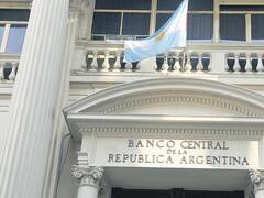 Acordar con el FMI y achicar el déficit: las advertencias del sector financiero internacional a la Argentina