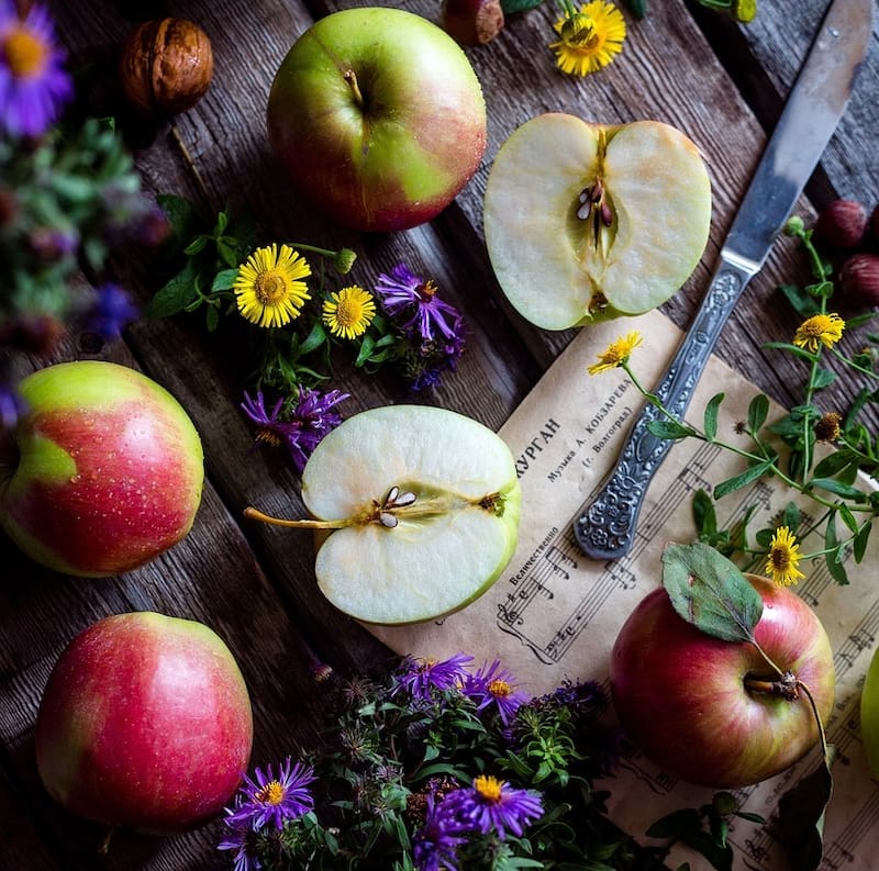 Las semillas de manzana pueden convertirse en cianuro en el cuerpo humano.