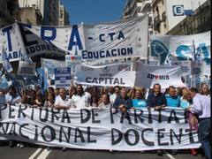 Paritarias: sin acuerdo con docentes, el Gobierno garantiza aumento por encima de la inflación