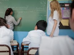 Aumento a docentes: el Gobierno confirmó una suba de los salarios, ¿cómo quedan en junio?