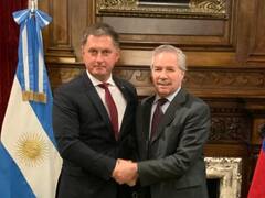 Ya en 'modo canciller', Solá se reunió con el embajador de Rusia