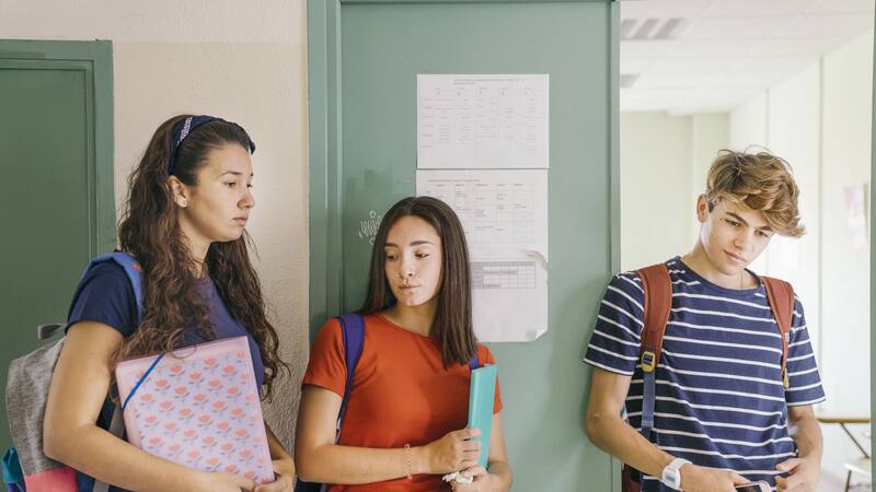 La Beca Rita Cetina no solo busca reducir la deserción escolar, sino también fomentar una educación de calidad.