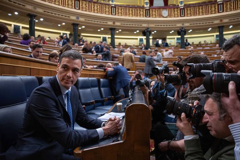 El presidente del Gobierno, Pedro Sánchez, este martes en el pleno del Congreso de los Diputados en Madrid que debate la ley de amnistía. EFE