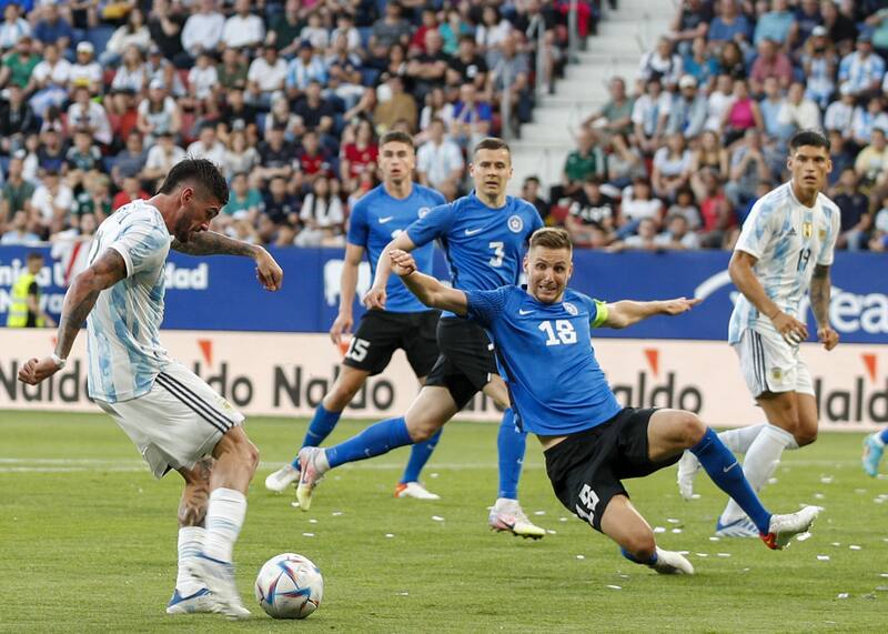 La escena se presentó como se esperaba: dominio total de Argentina y cesión de pelota y campo por parte de Estonia, una de las peores selecciones a nivel UEFA.