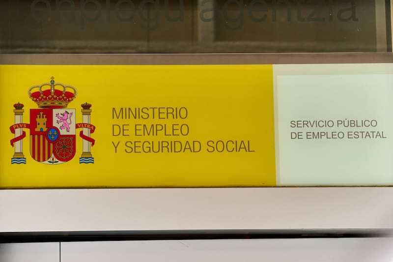 Las solicitudes del subsidio deben realizarse en la sede electrónica o en las oficinas del SEPE dentro de los 15 días hábiles tras el fin del contrato. (Fuente: Shutterstock)