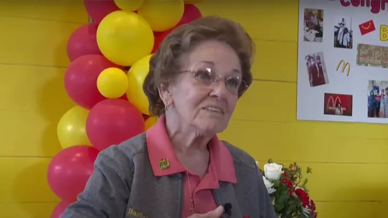 Está es la empleada más antigua de McDonald's: cumplió 53 años en su trabajo.