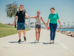 Un psicólogo explica cuáles son los efectos de sobreproteger a los niños: "Va a ser un adulto muy indeciso y que no va a saber poner límites"