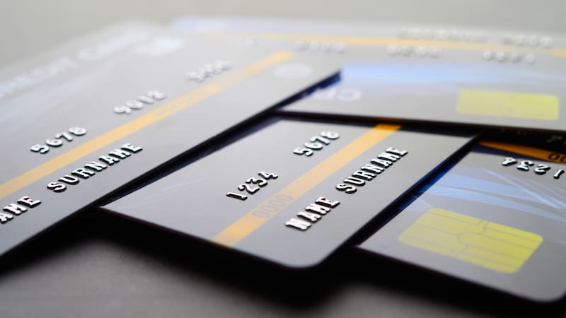 El SAT emitió una advertencia: quiénes tengan más de una tarjeta de débito, pero no cumplan esta regla podrán ser sancionados. Fuente: Shutterstock.