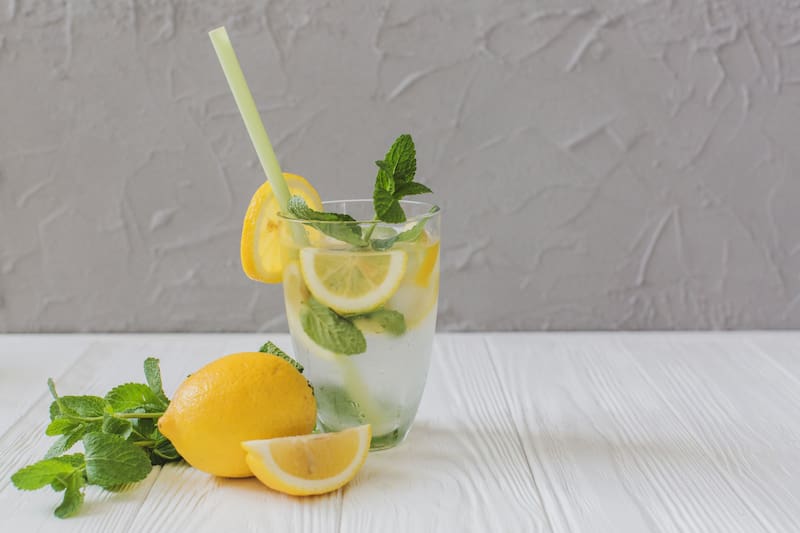 Conoce cómo el jugo de limón optimiza el metabolismo de las grasas. Fuente: Shutterstock.