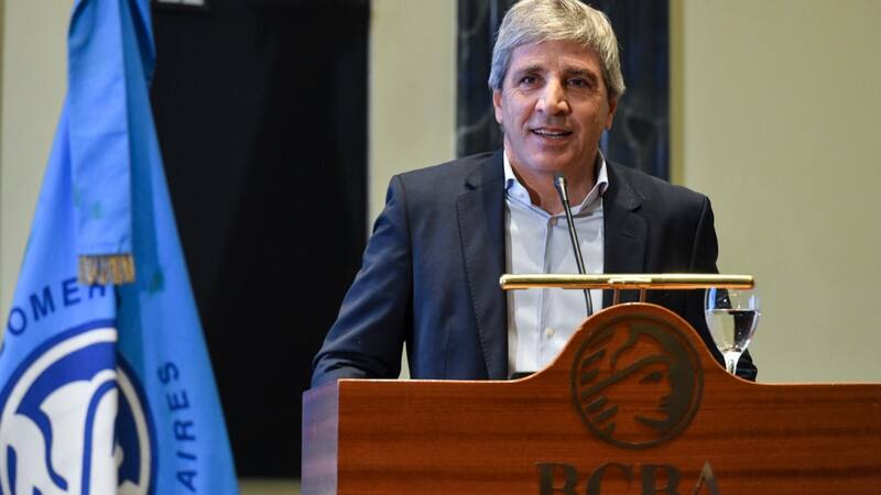 El ministro de Economía, Luis Caputo, quien tiene bajo su órbita a la gran mayoría de los fondos fiduciarios