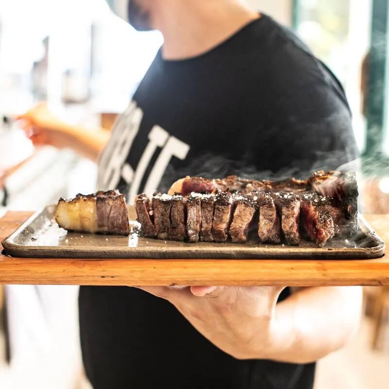 Corte Comedor es una de las parrillas más recomendadas de Belgrano desde su apertura en 2018. (Foto: Instagram @cortecomedor)