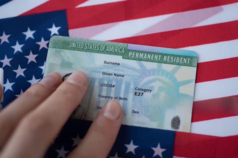 Los titulares de Green Card y no inmigrantes con visas laborales especificas pueden trabajar legalmente en Estados Unidos sin necesidad de ningún trámite adicional. Fuente. Archivo.
