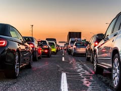 Autos 0 km: hubo más patentamientos que en abril pero el sector acentuó la caída anual