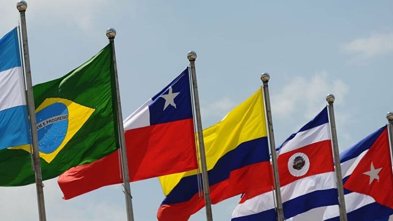 Los colores y los símbolos en las banderas a menudo tienen significados históricos y culturales profundos.