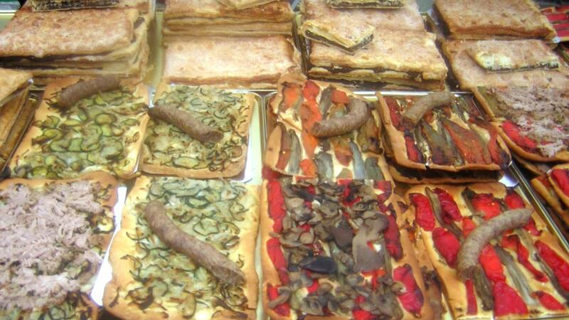 Algunas cocas llevan incluso el nombre de un santo y por tradición se comen en su día como la de San Juan.