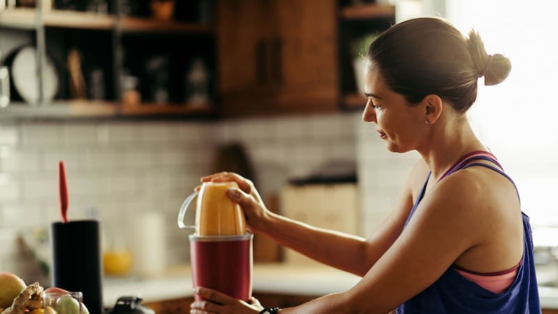 La vitamina C del licuado protege las células del daño oxidativo causado por el ejercicio intenso.