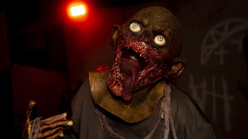 Los decorados y temáticas de las casas del terror se renuevan cada año, manteniendo la experiencia fresca y emocionante. Foto: halloweenzoo.com.mx/