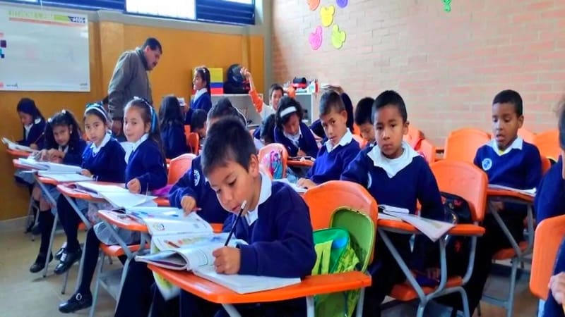 Una de las principales modificaciones establece que el horario de la jornada escolar será definido por cada rector o director escolar.