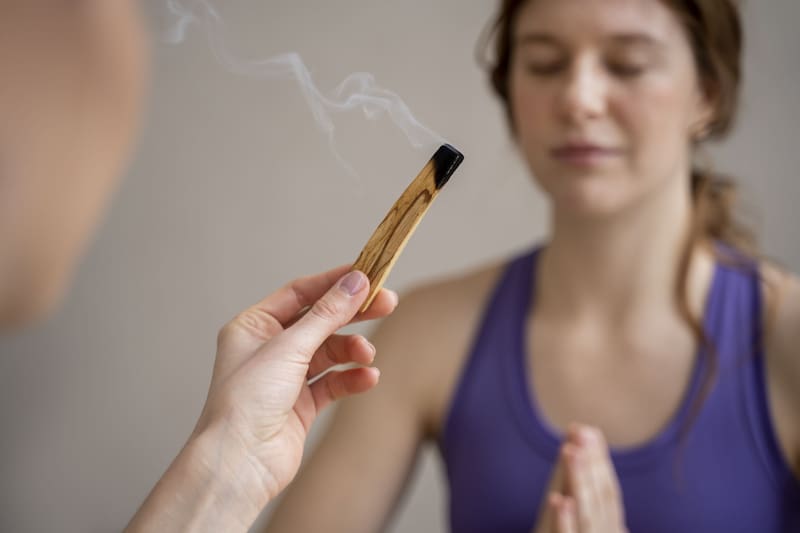 Al realizar el ritual, visualizás cómo las malas energías se disipan y dan paso a un espacio renovado. (Foto: Freepik)