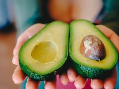 Te asombrará saber dónde debes guardar los aguacates para que duren el triple de tiempo