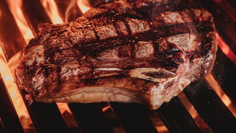 Expertos internacionales han valorado la calidad de una parrilla argentina, destacándola como una de las mejores del mundo.