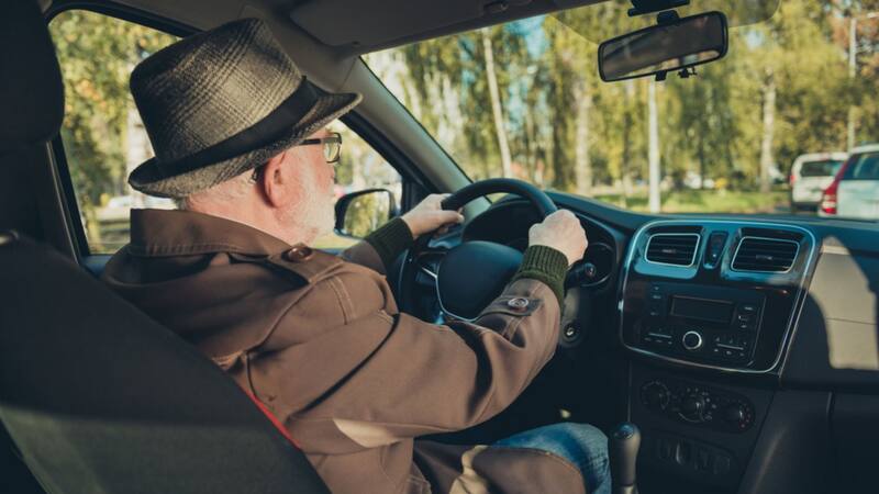 Carnet de conducir para mayores de 65 años: estos son los pasos para renovar el permiso en 2024 .