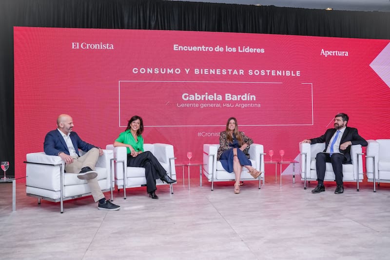 Santiago Farinati, director general de Alsea Cono Sur; Verónica Marcelo, gerenta general de Natura Argentina; y Gabriela Bardin, gerenta general de P&G Argentina.