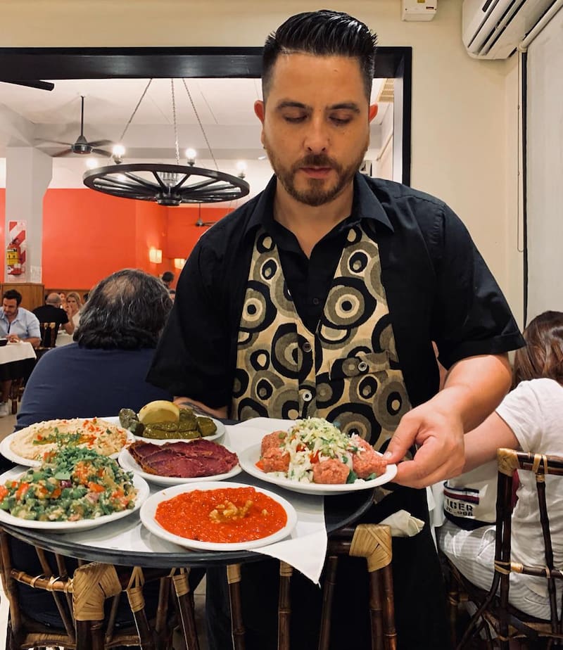 Sarkis fue pionero en ofrecer una carta apta para veganos y celíacos, adaptándose a todos (Fuente: @restaurantesarkis / Instagram)