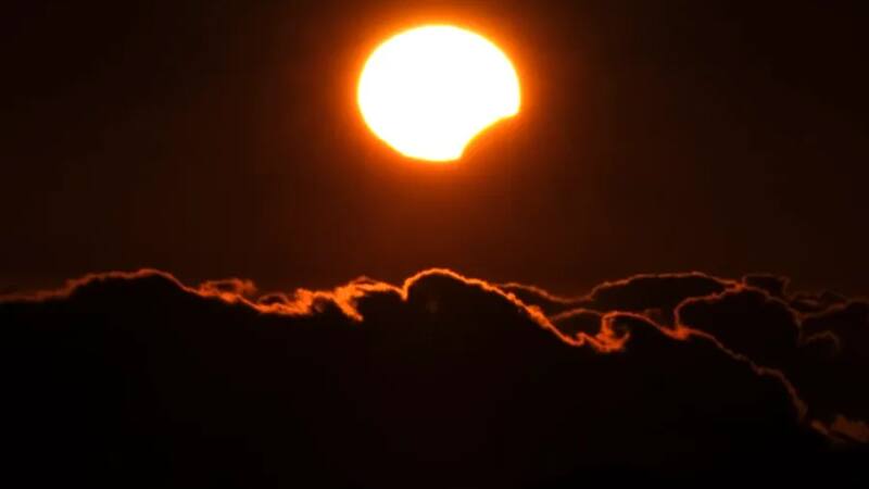 Fenómeno excepcional | Un raro eclipse solar llega al país y deja mudos a todos: el Sol fue mordido por la Luna.