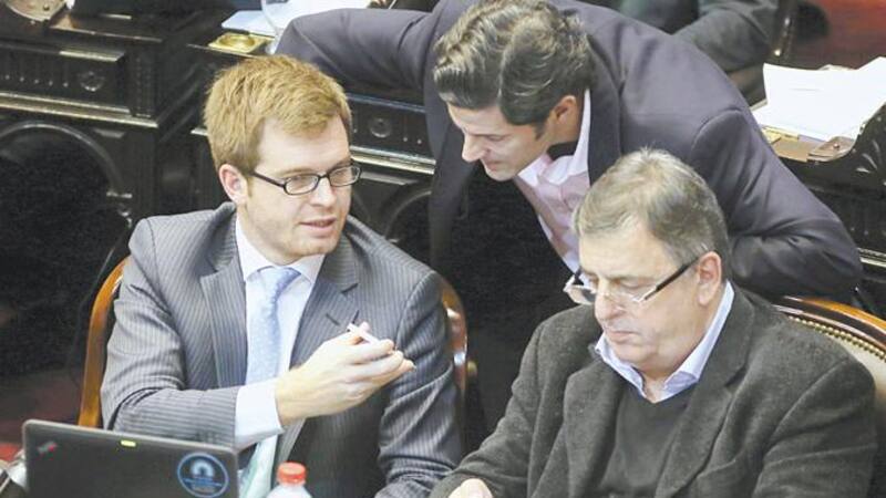 Laspina, de pie, seguirá a cargo de Presupuesto y conducirá los debates