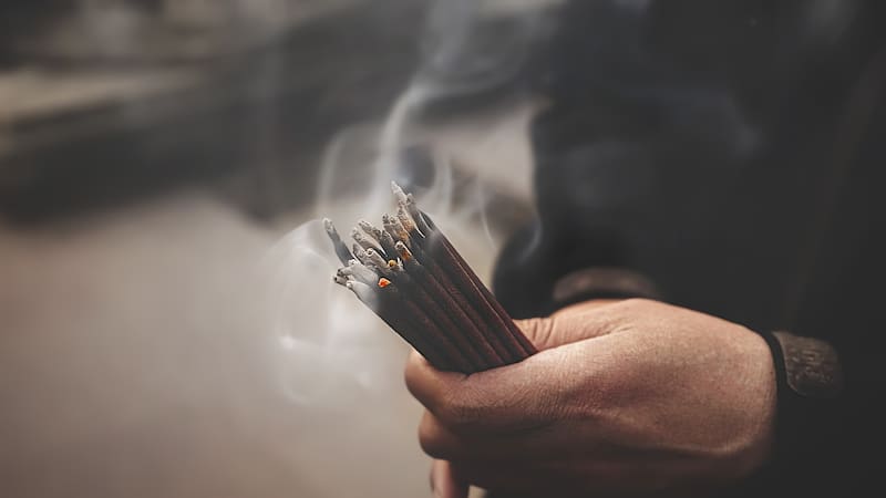 Si sentís una atmósfera densa, un ritual purificador puede ayudarte a restaurar la paz en casa.