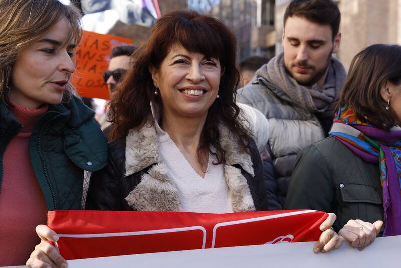 La ministra de Igualdad Ana Redondo asiste a la concentración #Niunpasoatras convocada en Madrid, este domingo, en defensa de los derechos LGTBIQ+. EFE.