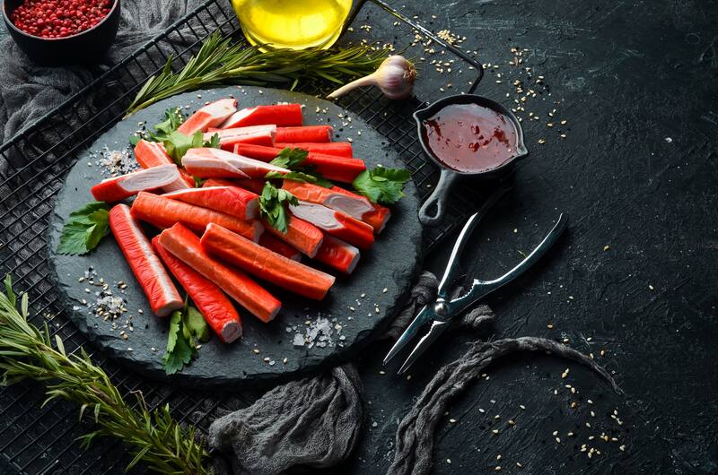 A pesar de su nombre, los palitos de pescado tienen muy poco de este crustáceo (Fuente: Shutterstock)