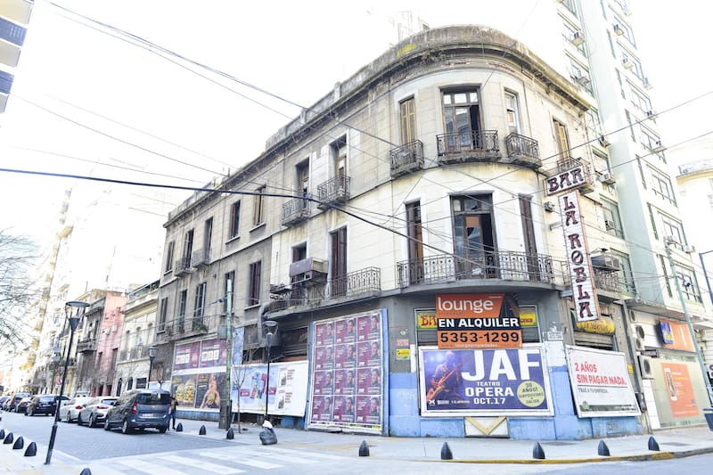 El lote se comercializa desde la esquina hasta la famosa casa de Okupas