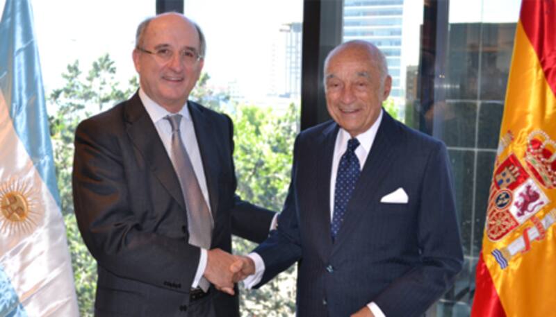 Antonio Brufau, CEO de Repsol, y Enrique Eskenazi, titular de Petersen, cuando se acordó el ingreso de los "expertos en mercados regulados" al capital de YPF.