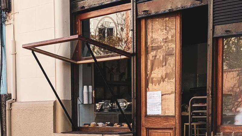 Donuts Garage es uno de los spots destacados en "cafés al paso". (Foto: Instagram).