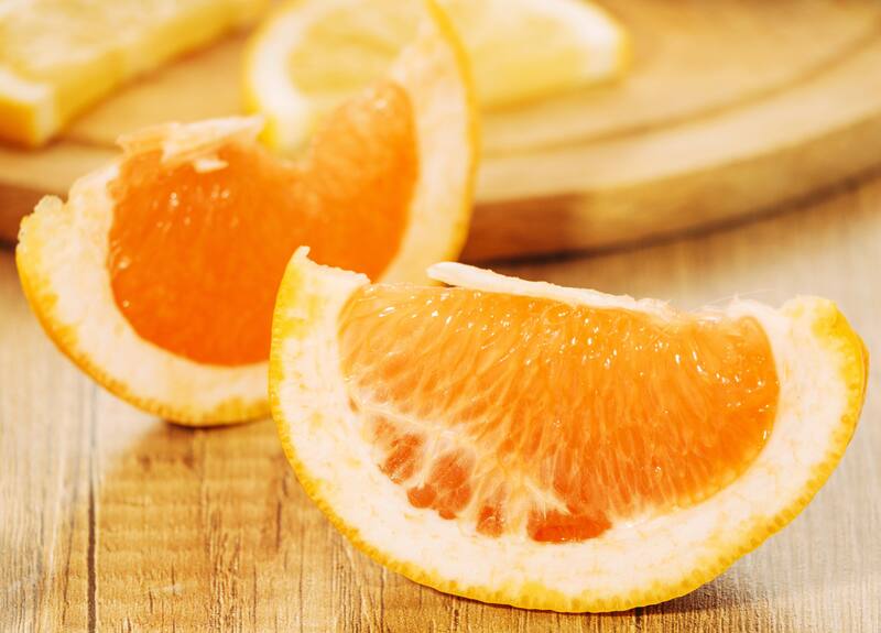 El compuesto bioactivo feruloilputrescina presente en las cáscaras de naranja tiene efectos beneficiosos para la salud del corazón. Foto: Freepik.