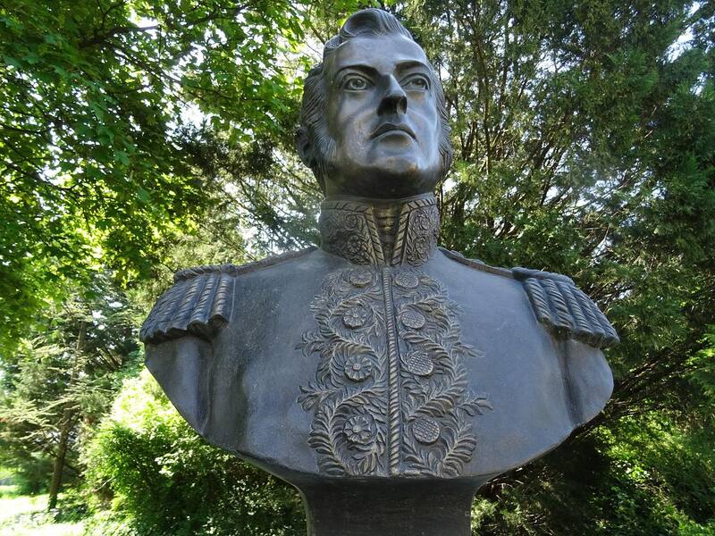 San Martín tenía la intención de regresar a Buenos Aires, pero volvió a Europa tras un movimiento revolucionario en Buenos Aires.