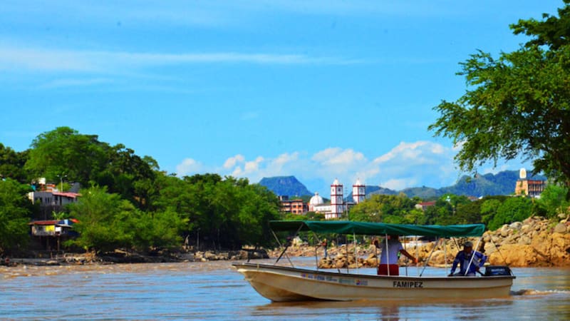 Este destino fusiona historia, cultura y una gastronomía que resalta la frescura de su pescado.