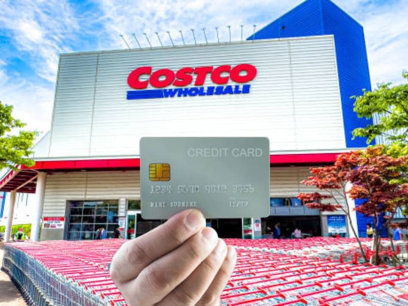 Costco solo acepta tarjetas de crédito Visa. Fuente: Archivo.