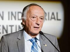 El titular de la UIA aseguró que "una devaluación no sirve" y cuestionó al Congreso