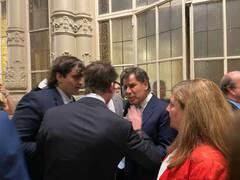 Milei tildó de "mentiroso" a Manes por la denuncia a Santiago Caputo y apuntó contra el periodismo