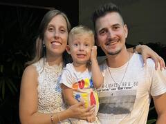 El tierno video del nene que espera a los recolectores de basura: les ofrece gaseosa y es viral en TikTok