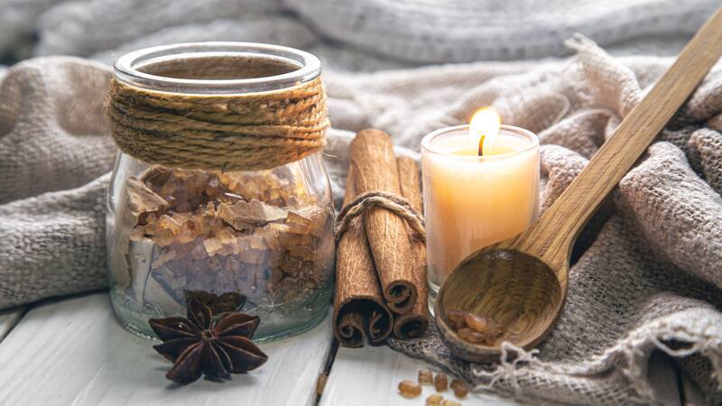 Con pocos elementos, el ritual de Canela potencia las energías de la prosperidad de una persona.