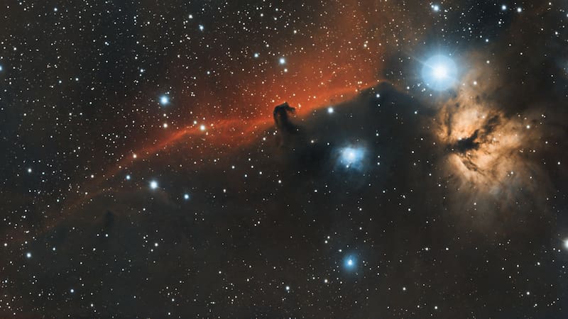 La Vía Láctea es la galaxia que contiene a nuestro sistema solar.