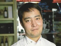 De Okinawa a Burzaco: quién es el cocinero detrás de los wine bares de moda