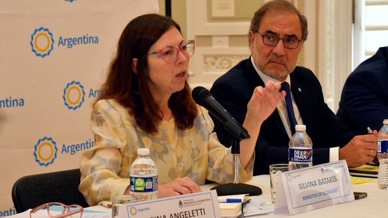 Batakis se reunió con inversores en Washington DC, acompañada por Jorge Argüello